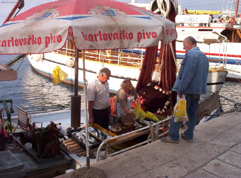 Foto: prodej �lovku-p�i prohl�dce p��stavu