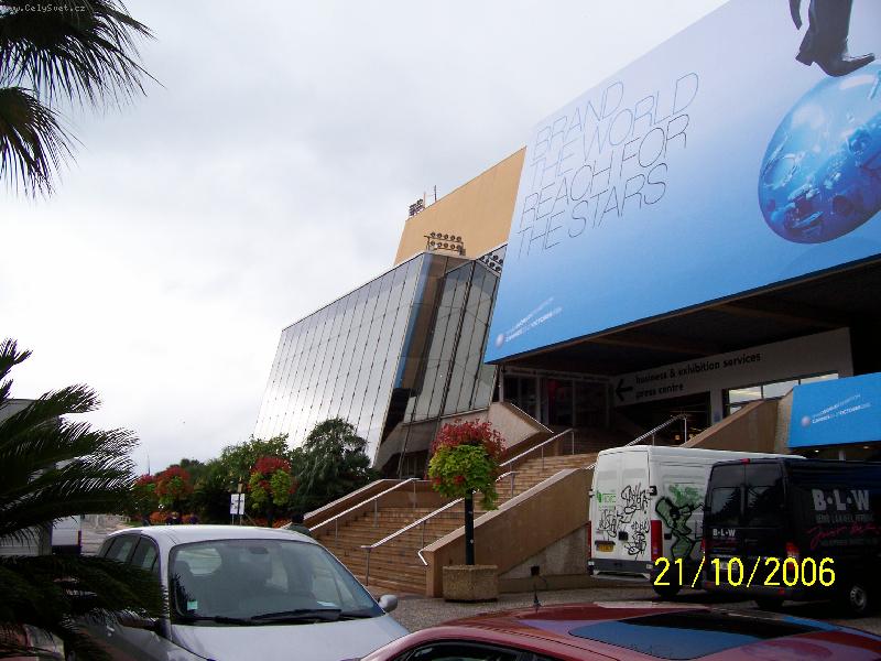 Foto: Cannes-Festivalov� a kongresov� pal�c v Cannes.