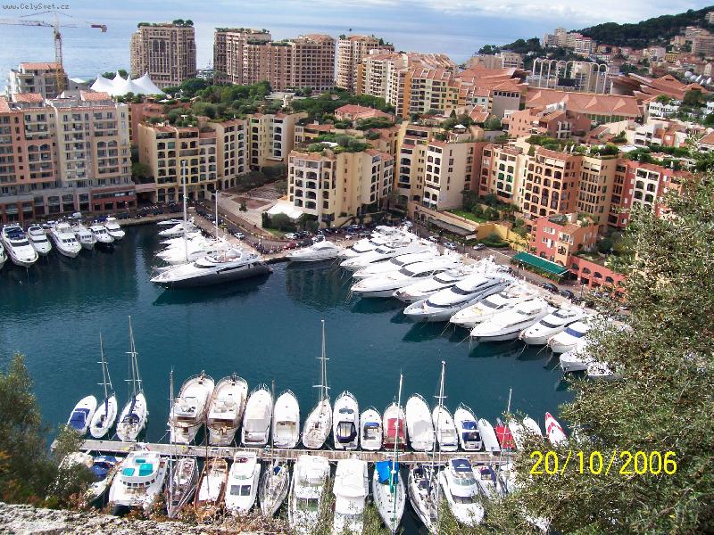 Foto: Monako-Zahrady na st�ech�ch dom�.