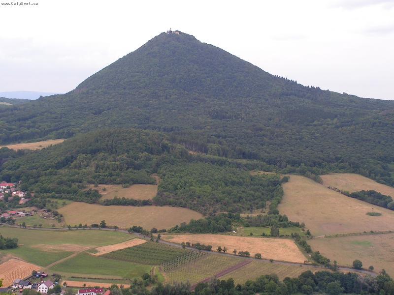 Foto: ostry-pohled na milesovku