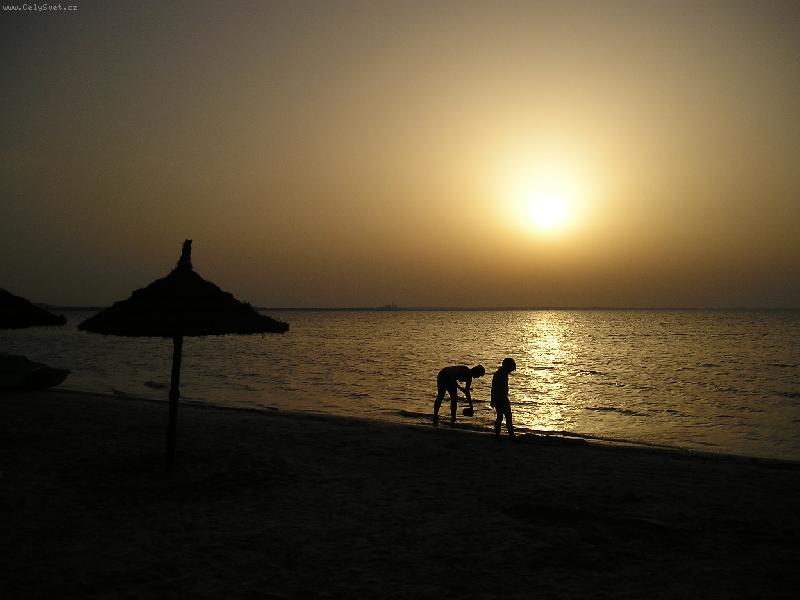 Foto: v noci na pl�i