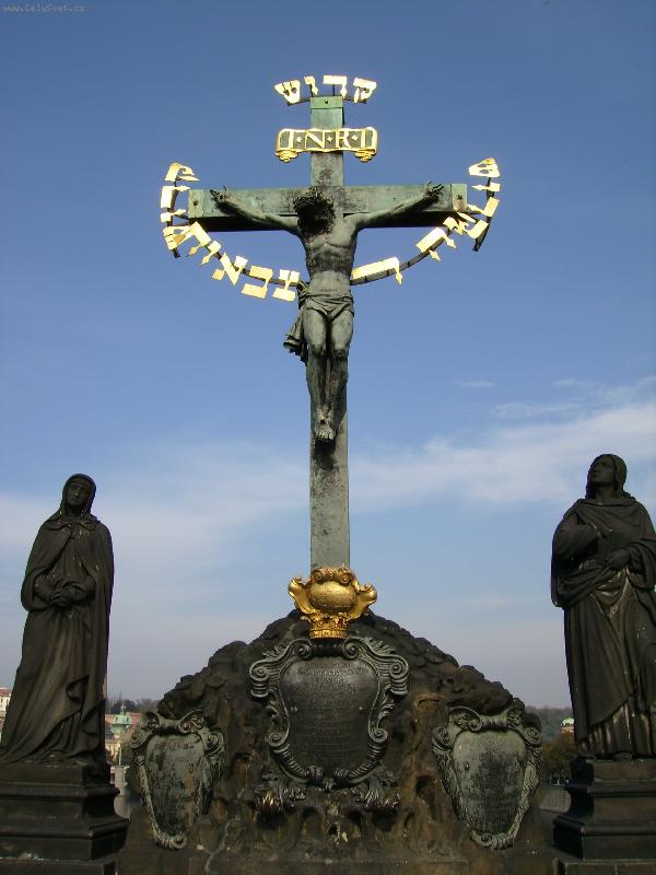 Foto: Svat� k�� s Kalvari�-pam�tka p�ed po�kozen�m