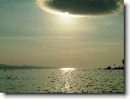 Zatm�n� slunce nad mo�em