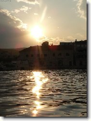 Zpad slunce v Sumartinu, ostrov Bra